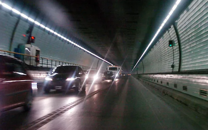 Trabajadores podrían cortar el tránsito en el Túnel por reclamos salariales
