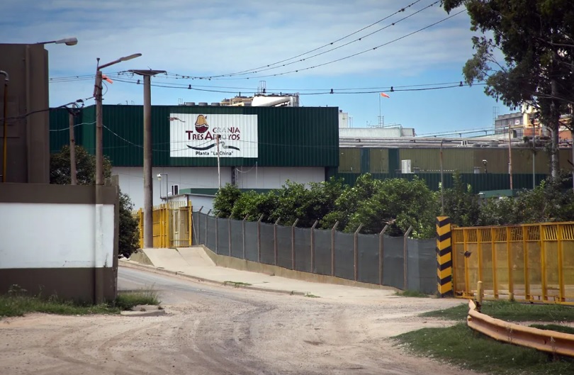 Continúa paralizada la faena en Granja Tres Arroyos por salarios adeudados