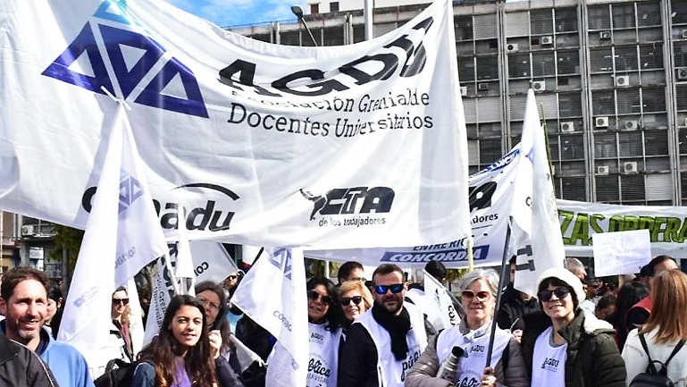 Docentes Universitarios AGDU reclaman paritarias