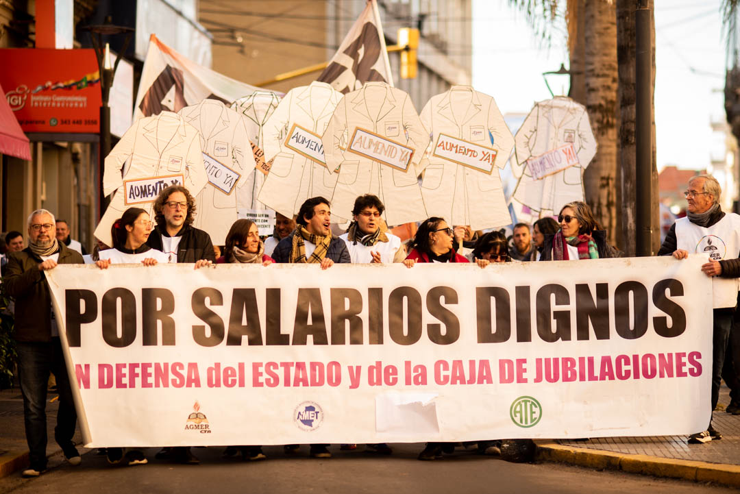 La convocatoria a paritarias no logró desactivar el paro docente ni la movilización