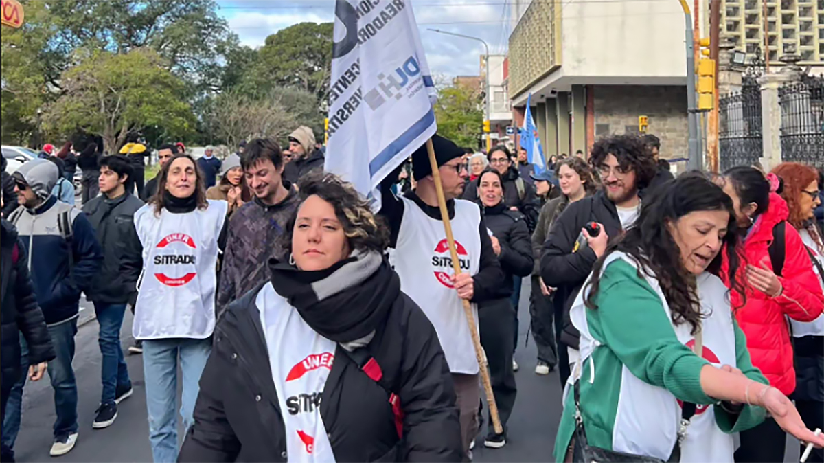 Sitradu visibiliza repartiendo yerba orgánica en Universidades