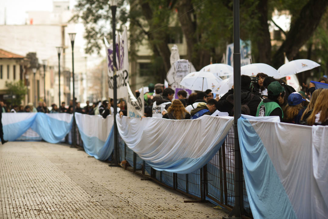 Advierten que un avance legislativo busca restringir derechos de trabajadores y jubilados