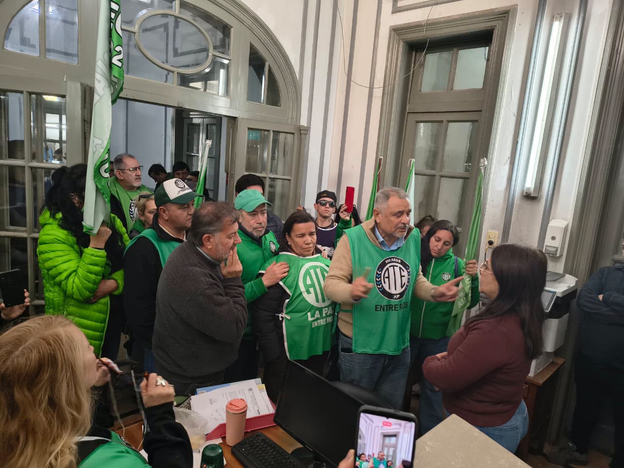 ATE se movilizó por salarios y otras demandas y el Gobierno lo denunció por incidentes