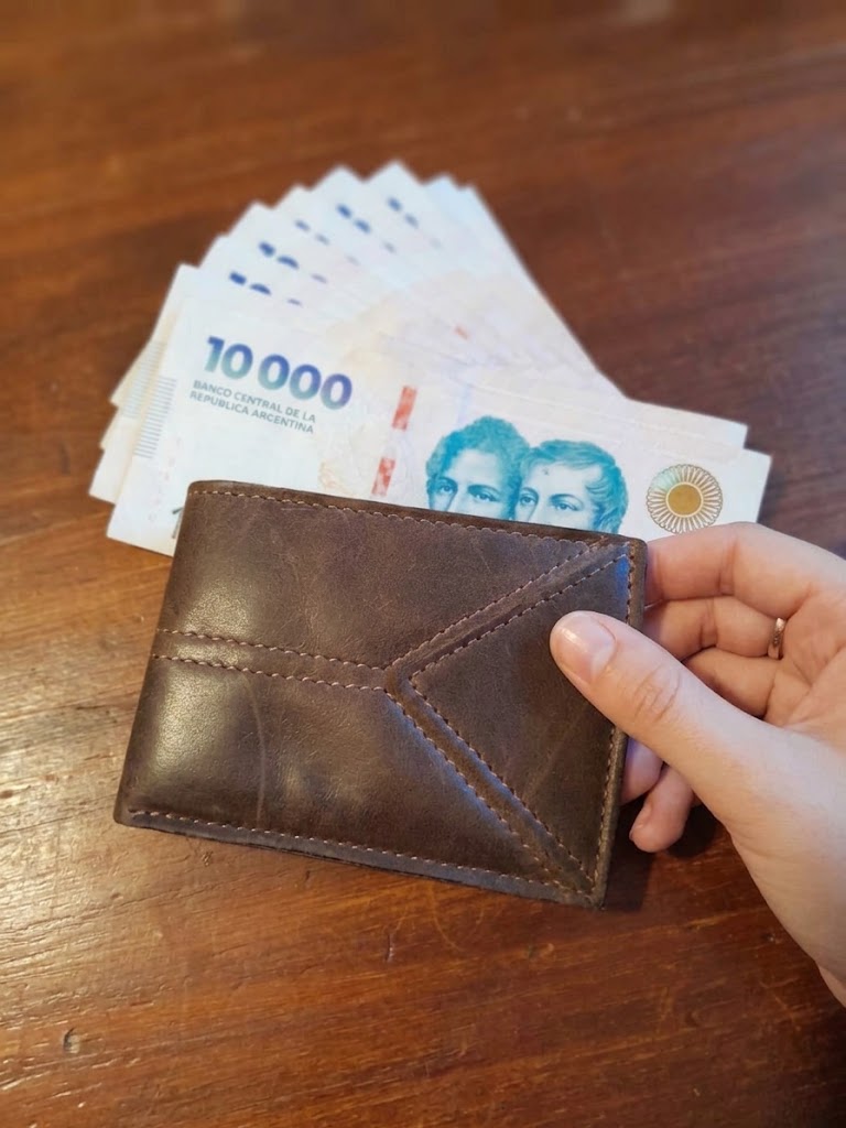Seis de cada diez argentinos recurren a la deuda para cubrir gastos básicos