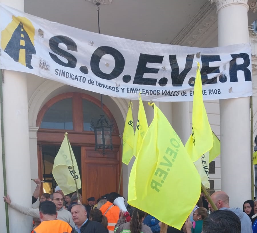 Los viales llevaron su reclamo a Casa de Gobierno contra los Consorcios Camineros