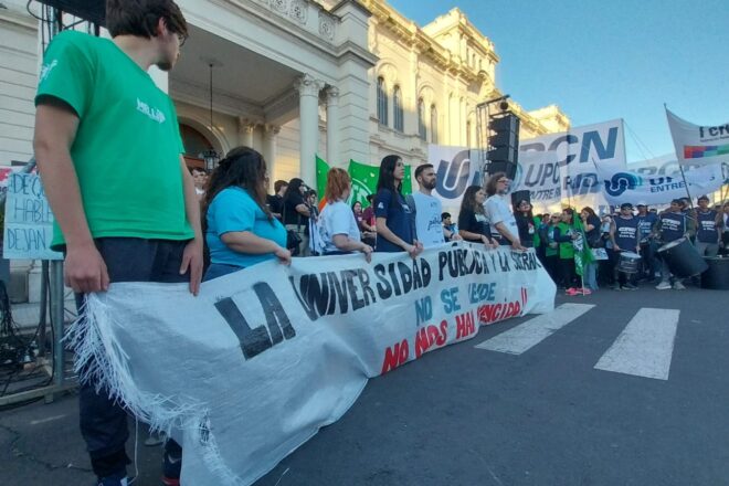 En Paraná, la Marcha Federal Universitaria tuvo una fuerte presencia sindical