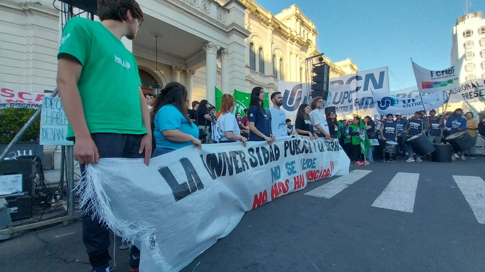 En Paraná, la Marcha Federal Universitaria tuvo una fuerte presencia sindical
