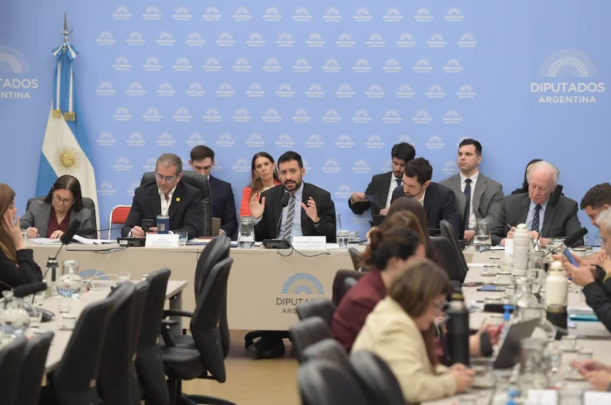 El Gobierno nacional confirmó 81.000 puestos de trabajo eliminados y anticipó nuevos recortes